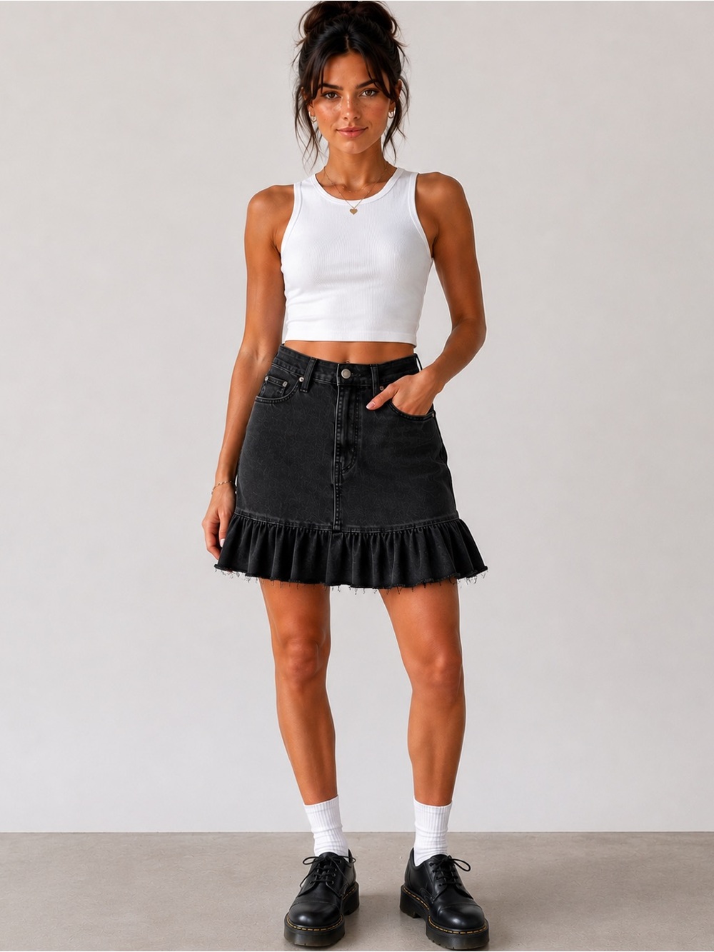 Levi’s Mile High Ruffle Denim Mini Skirt Black Size 26 High Rise Raw Hem